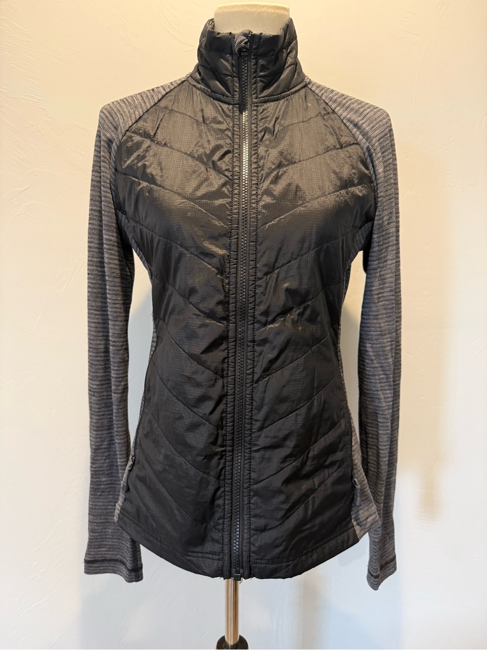 Smartwool Women's Propulsion 60 Insulated Hybrid Jacket in black and gray